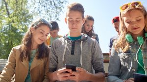 Jovenes y comunidades virtuales_Aika