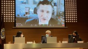 Imagen de la presentación del informe 5 asistentes y presentadores virtuales en el periodismo